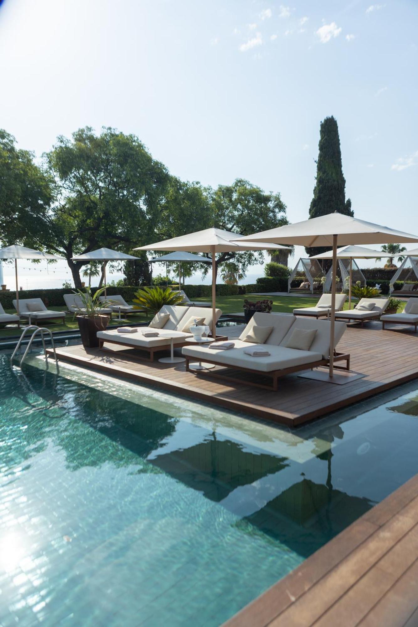 巴塞罗那美丽华酒店gl 外观 照片 The pool at the hotel