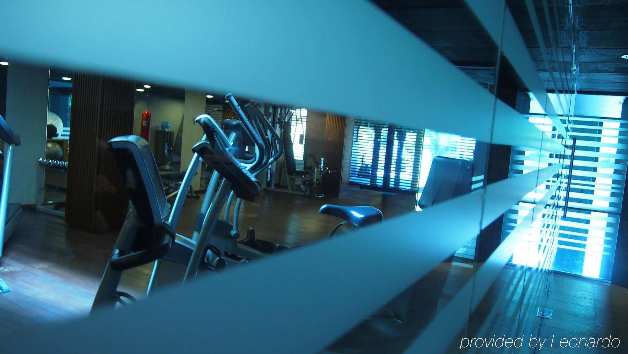 巴塞罗那美丽华酒店gl 外观 照片 The gym at the Crowne Plaza Hotel, Dublin Airport